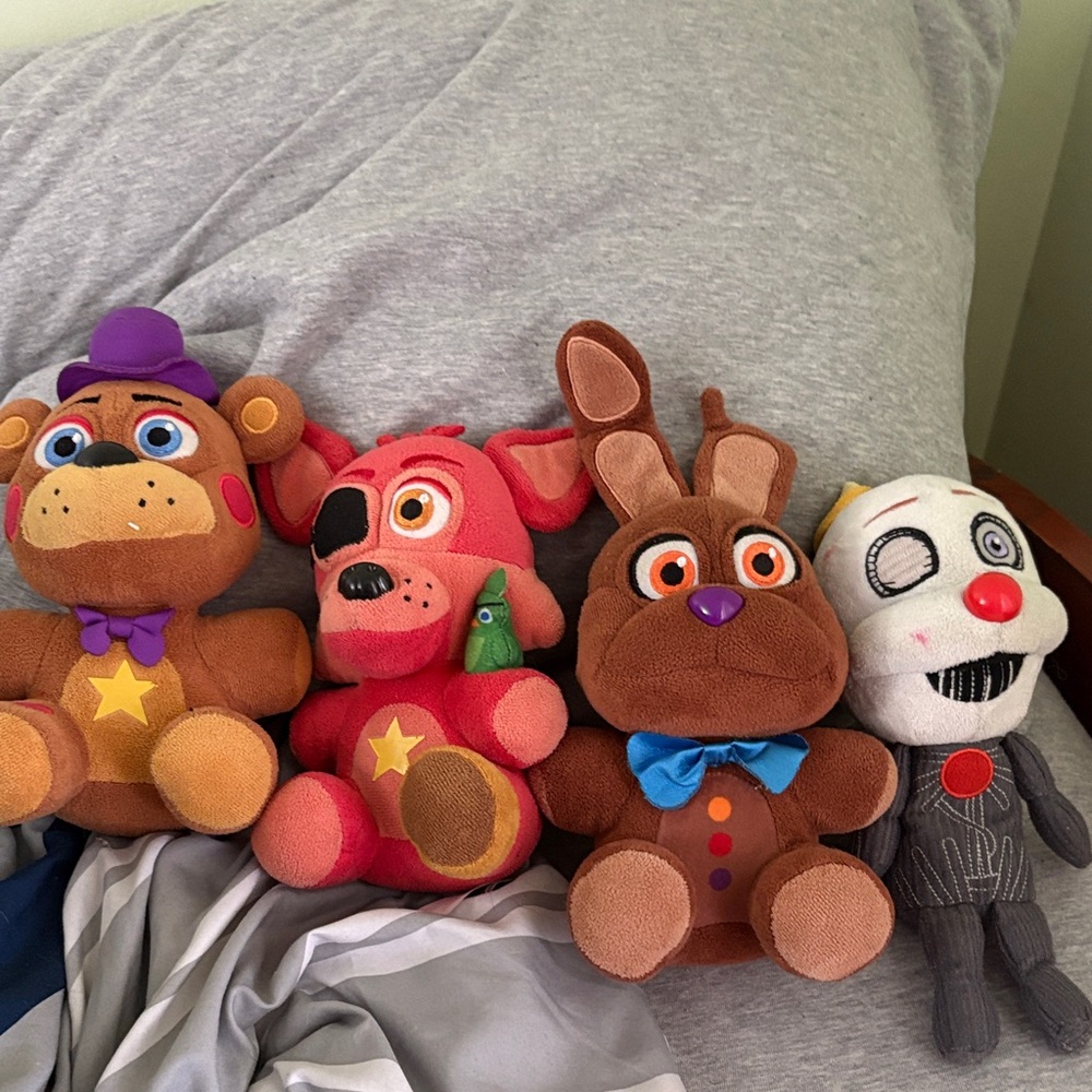 Fnaf five nights at Freddys plushie set
